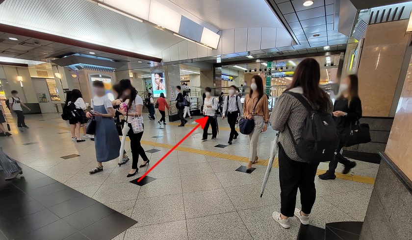 JR大阪駅の中央改札から大丸方面、地下1階へ